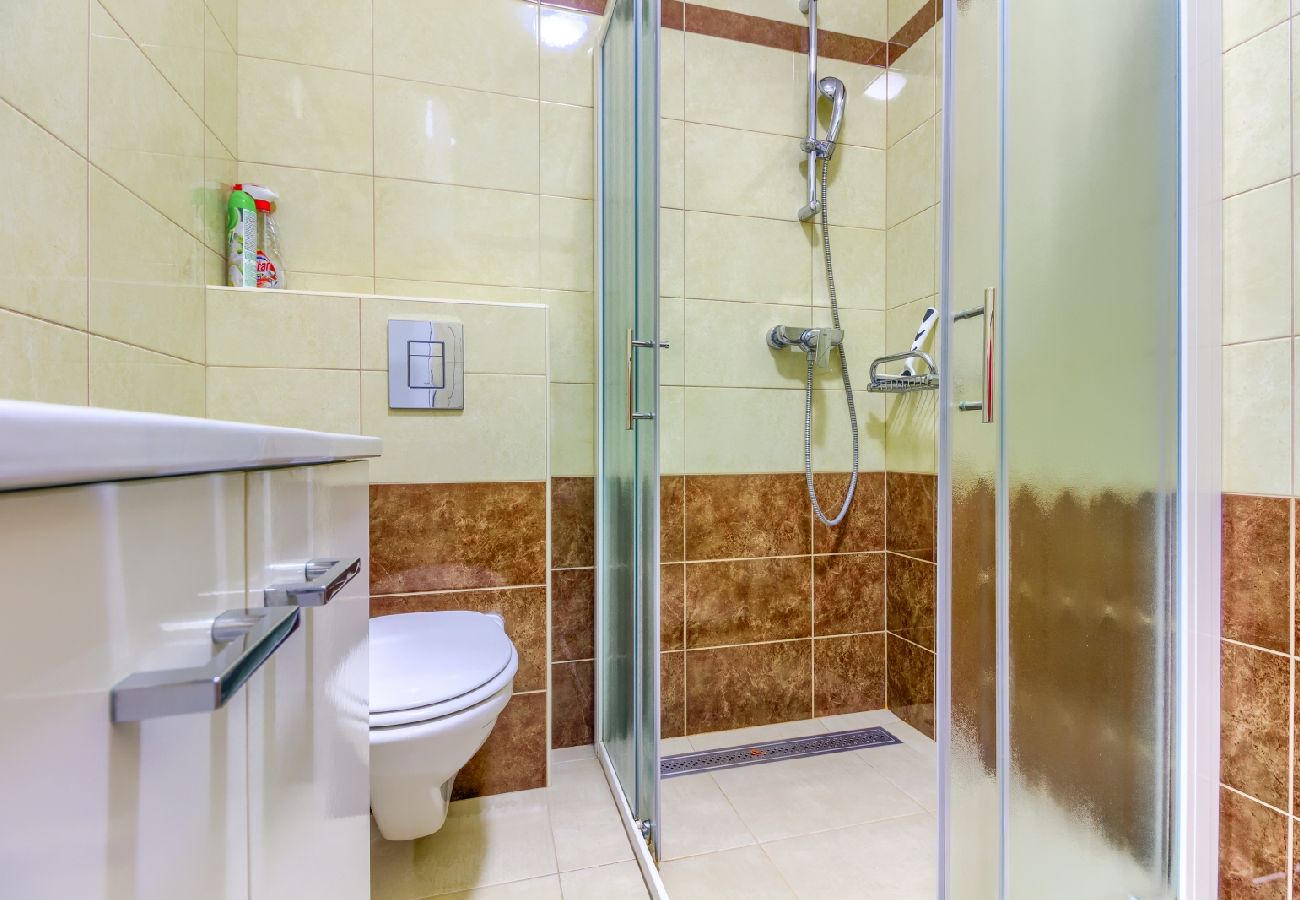 Apartamento en Pirovac - Apartamento en Pirovac con Terraza, Acondicionador, WIFI (4925-4)