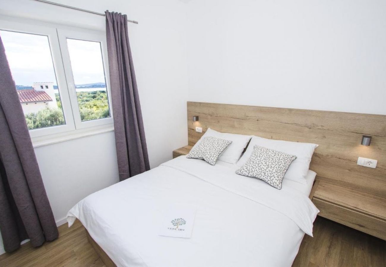 Apartamento en Vodice - Apartamento en Vodice con Terraza, Acondicionador, WIFI, Lavavajillas (4932-4)