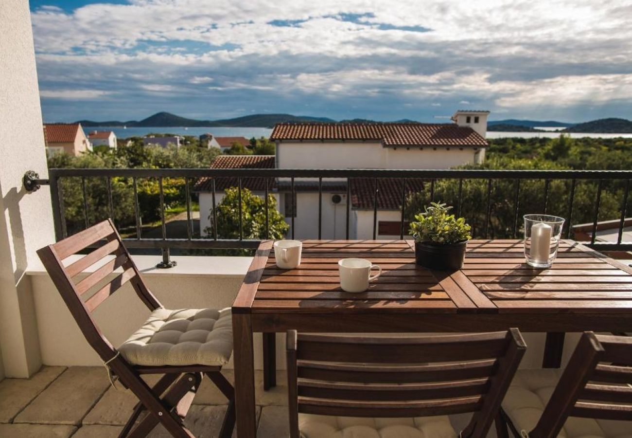 Apartamento en Vodice - Apartamento en Vodice con Terraza, Acondicionador, WIFI, Lavavajillas (4932-4)