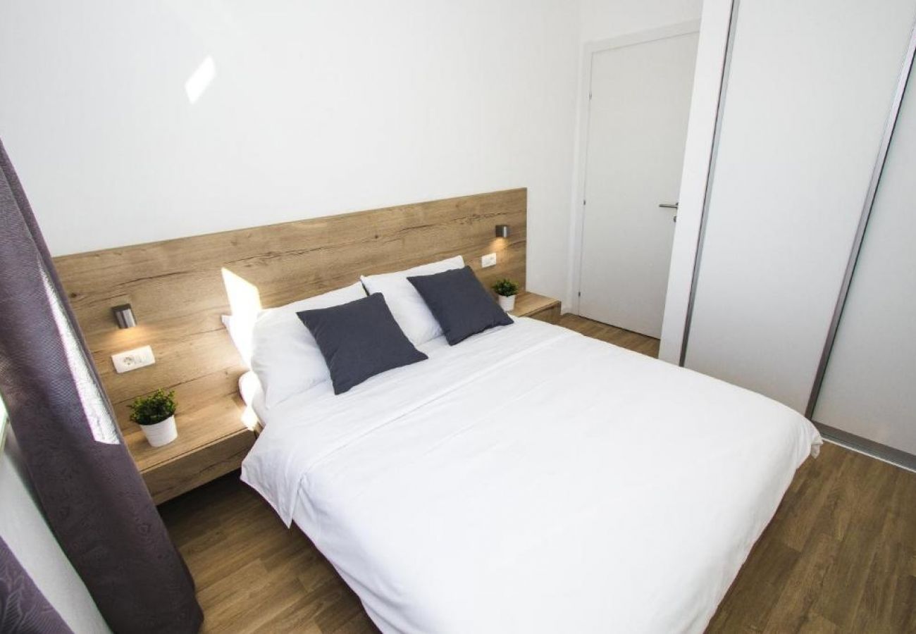 Apartamento en Vodice - Apartamento en Vodice con Terraza, Acondicionador, WIFI, Lavavajillas (4932-3)