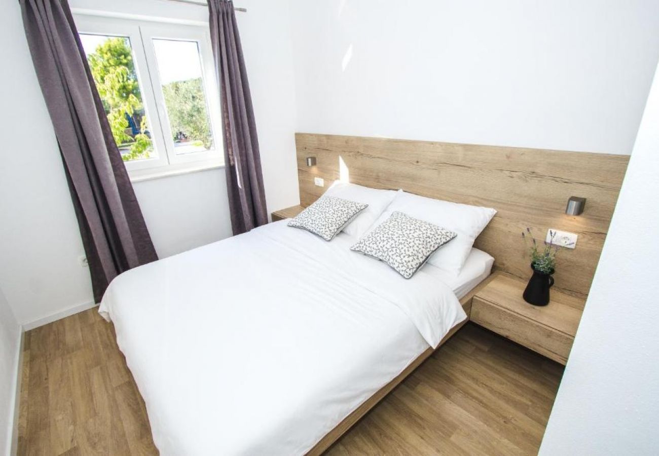 Apartamento en Vodice - Apartamento en Vodice con Terraza, Acondicionador, WIFI, Lavavajillas (4932-3)