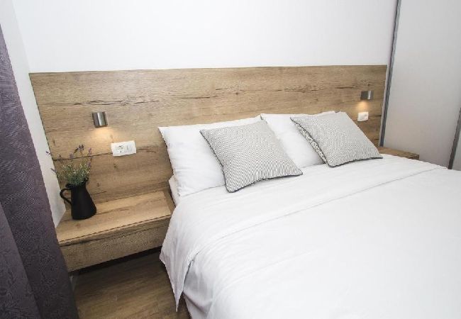 Apartamento en Vodice - Apartamento en Vodice con Terraza, Acondicionador, WIFI, Lavavajillas (4932-2) Apartamento en Vodice - Apartamento en Vodice con Terraza, Acondicionador, WIFI, Lavavajillas (4932-2)