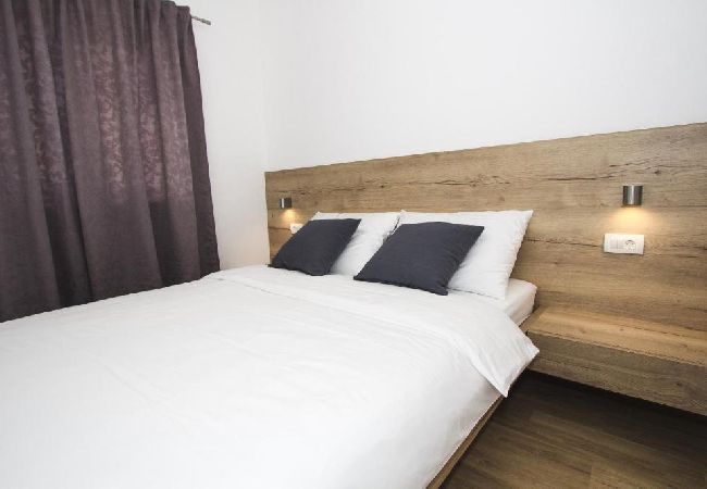 Apartamento en Vodice - Apartamento en Vodice con Terraza, Acondicionador, WIFI, Lavavajillas (4932-2) Apartamento en Vodice - Apartamento en Vodice con Terraza, Acondicionador, WIFI, Lavavajillas (4932-2)