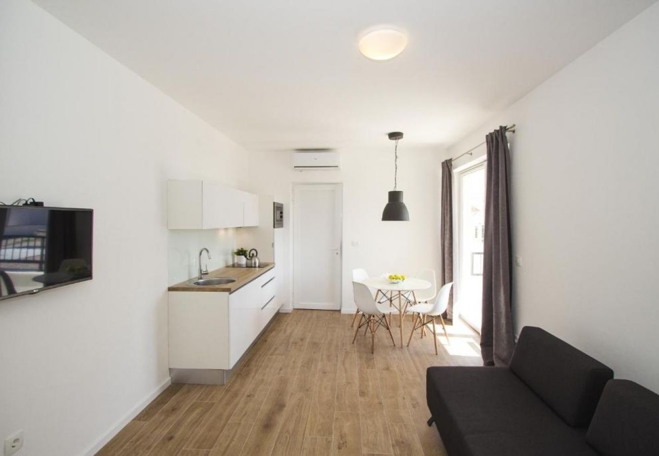 Apartamento en Vodice - Apartamento en Vodice con Terraza, Acondicionador, WIFI, Lavavajillas (4932-1)