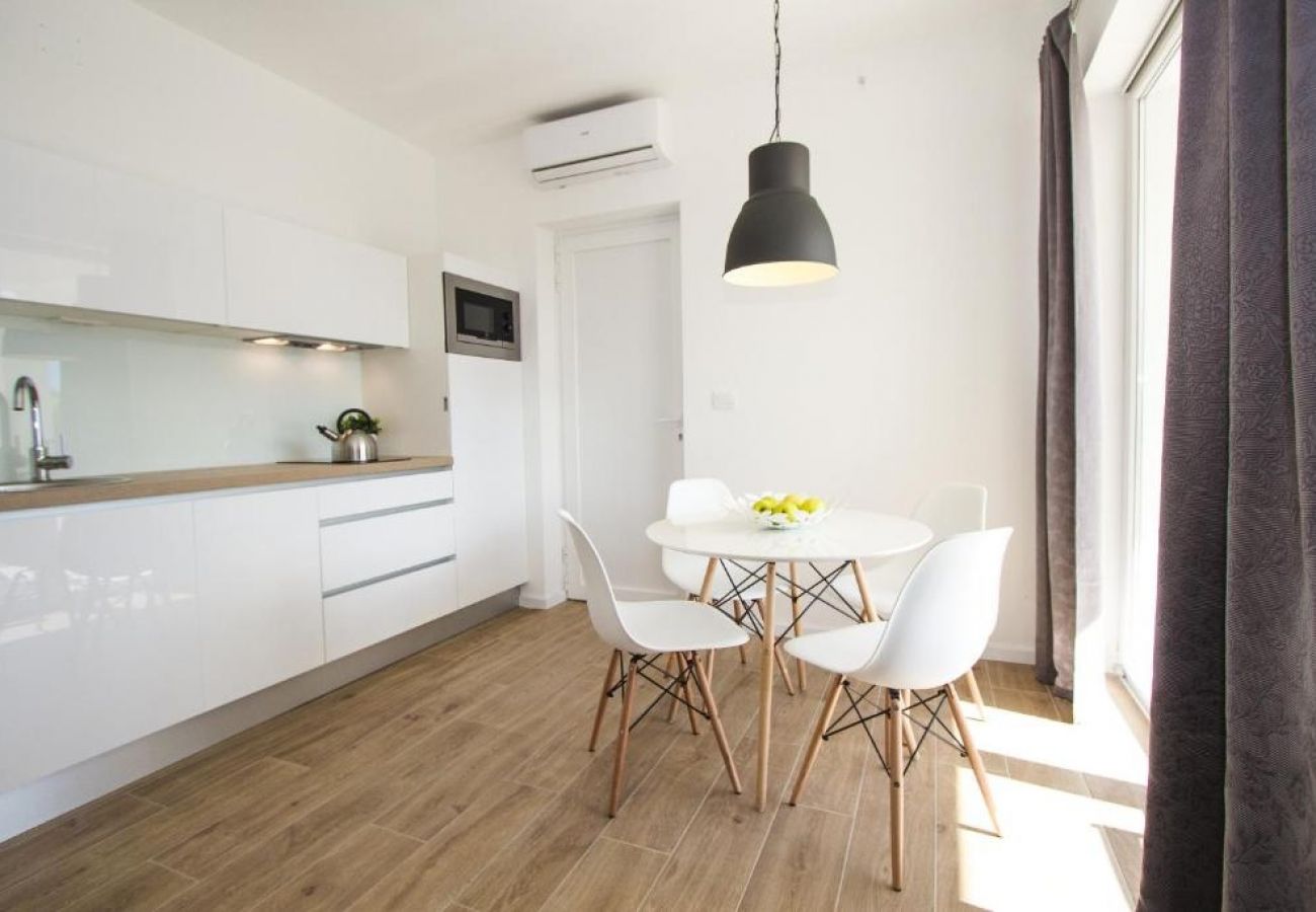 Apartamento en Vodice - Apartamento en Vodice con Terraza, Acondicionador, WIFI, Lavavajillas (4932-1)