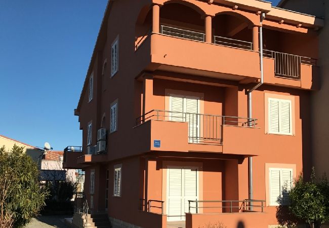 Apartamento en Sukošan - Apartamento en Sukošan con Balcón, Acondicionador, WIFI (4941-3) Apartamento en Sukošan - Apartamento en Sukošan con Balcón, Acondicionador, WIFI (4941-3)