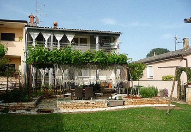 Apartamento en Fažana - Apartamento en Fažana con Terraza, Acondicionador, WIFI, Lavadora (4957-1) Apartamento en Fažana - Apartamento en Fažana con Terraza, Acondicionador, WIFI, Lavadora (4957-1)