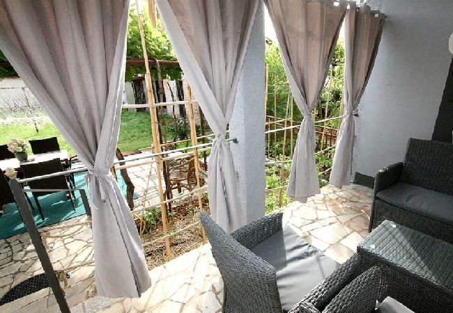 Apartamento en Fažana - Apartamento en Fažana con Terraza, Acondicionador, WIFI, Lavadora (4957-1) Apartamento en Fažana - Apartamento en Fažana con Terraza, Acondicionador, WIFI, Lavadora (4957-1)