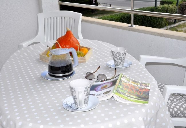 Apartamento en Duce - Apartamento en Duće con Seaview, Terraza, Acondicionador, WIFI (4969-1) Apartamento en Duce - Apartamento en Duće con Seaview, Terraza, Acondicionador, WIFI (4969-1)