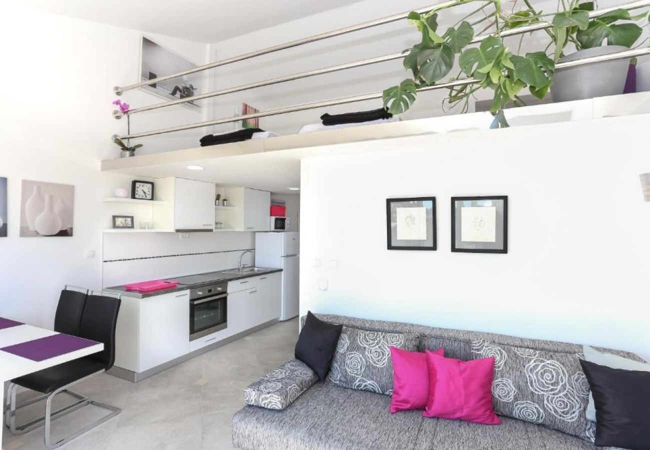 Apartamento en Tribunj - Apartamento en Tribunj con Seaview, Balcón, Acondicionador, WIFI (4953-4)