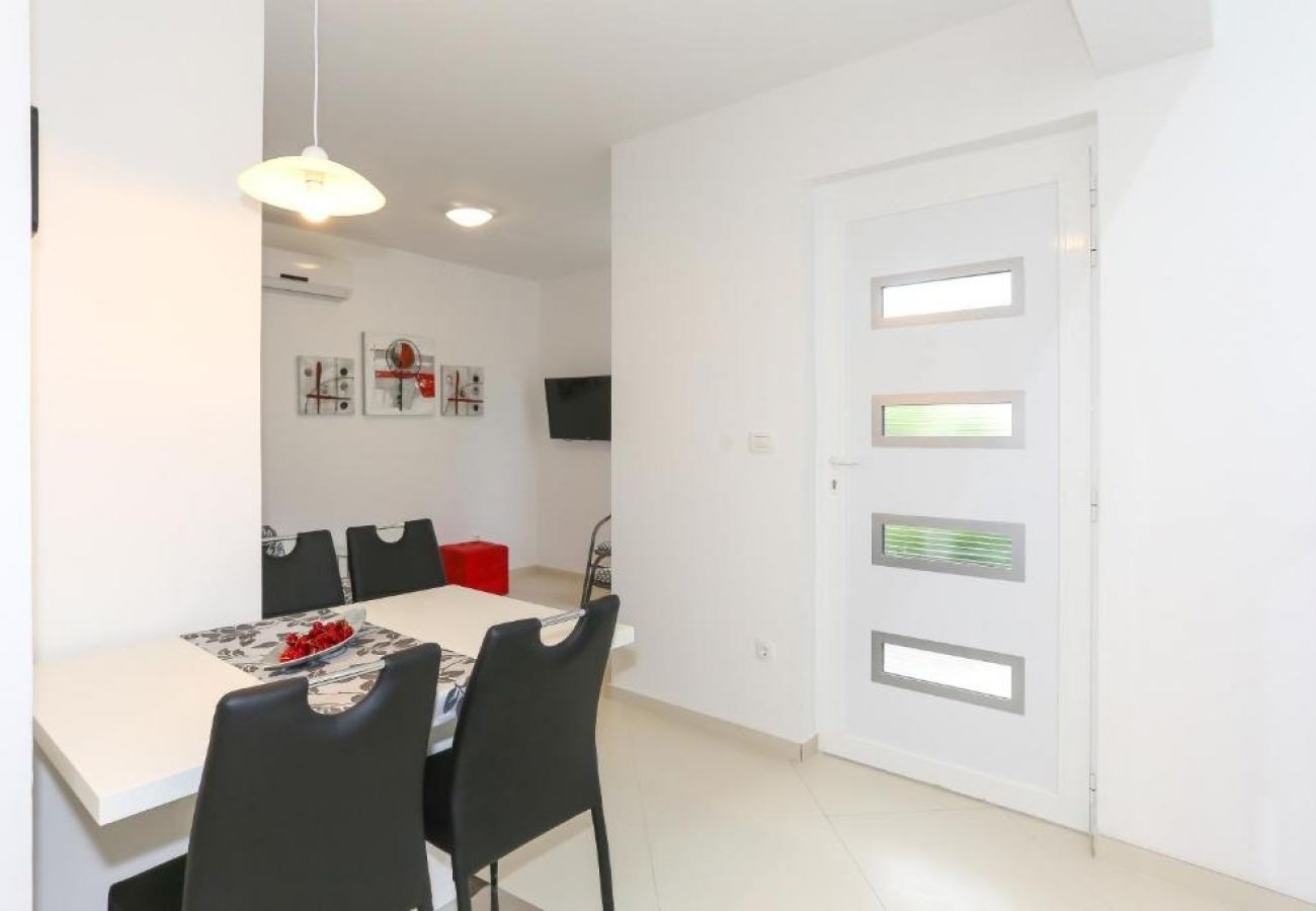 Apartamento en Tribunj - Apartamento en Tribunj con Terraza, Acondicionador, WIFI (4953-1)