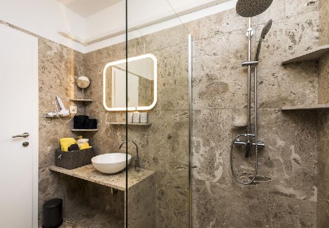 Apartamento en Mali Lošinj - Apartamento en Mali Lošinj con Seaview, Terraza, Acondicionador, WIFI (4927-1) Apartamento en Mali Lošinj - Apartamento en Mali Lošinj con Seaview, Terraza, Acondicionador, WIFI (4927-1)