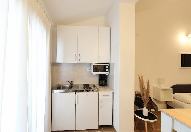 Estudio en Štinjan - Apartamento Estudio en Štinjan con Balcón, Acondicionador, WIFI (5018-2) Estudio en Štinjan - Apartamento Estudio en Štinjan con Balcón, Acondicionador, WIFI (5018-2)