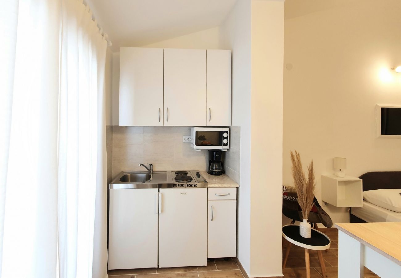 Estudio en Štinjan - Apartamento Estudio en Štinjan con Balcón, Acondicionador, WIFI (5018-2)