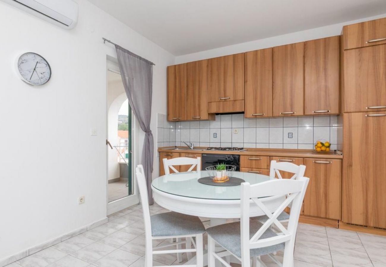 Apartamento en Supetar - Apartamento en Supetar con Terraza, Acondicionador, WIFI (3553-4)