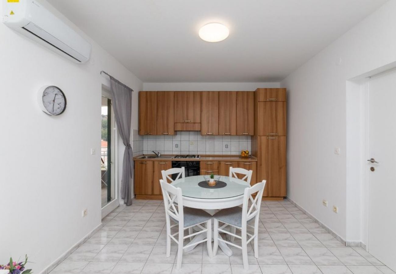 Apartamento en Supetar - Apartamento en Supetar con Terraza, Acondicionador, WIFI (3553-4)