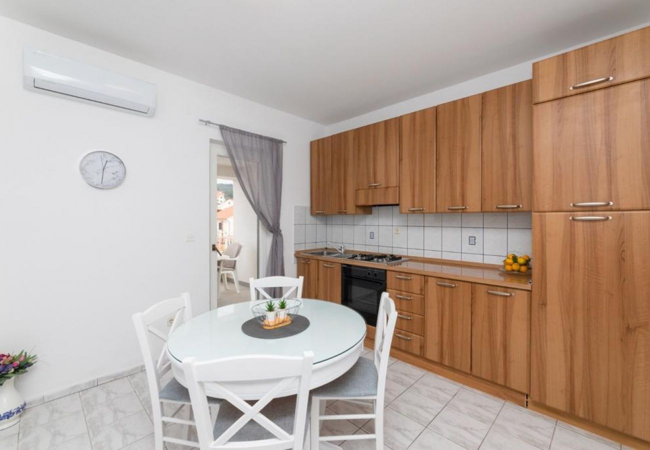 Apartamento en Supetar - Apartamento en Supetar con Terraza, Acondicionador, WIFI (3553-4)