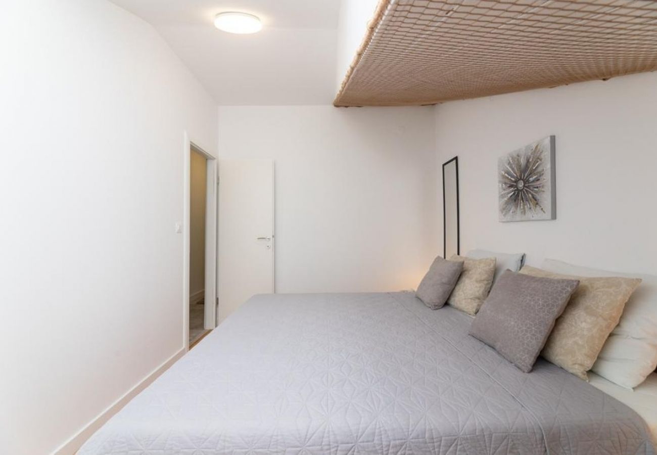 Apartamento en Supetar - Apartamento en Supetar con Terraza, Acondicionador, WIFI (3553-4)