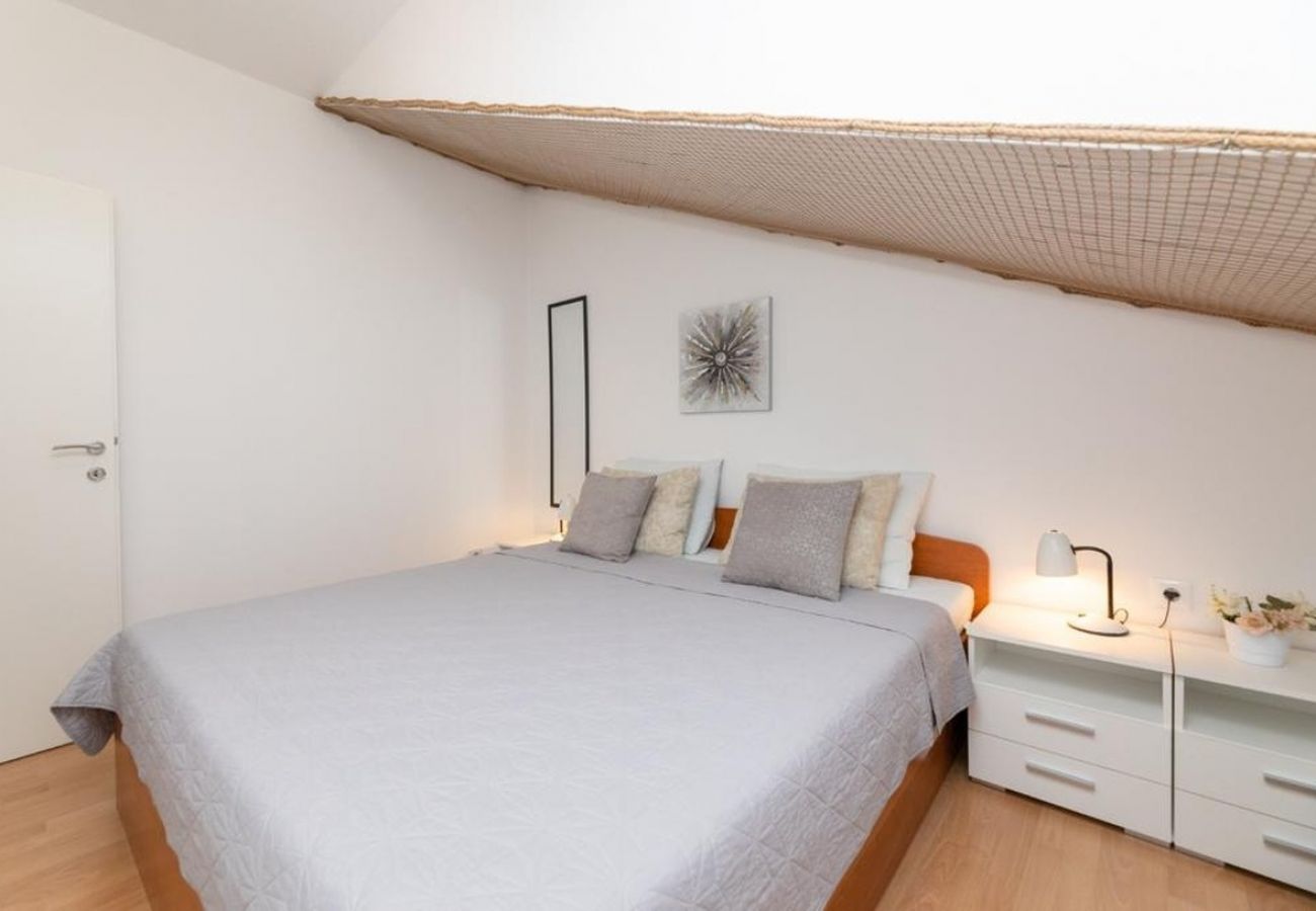 Apartamento en Supetar - Apartamento en Supetar con Terraza, Acondicionador, WIFI (3553-4)