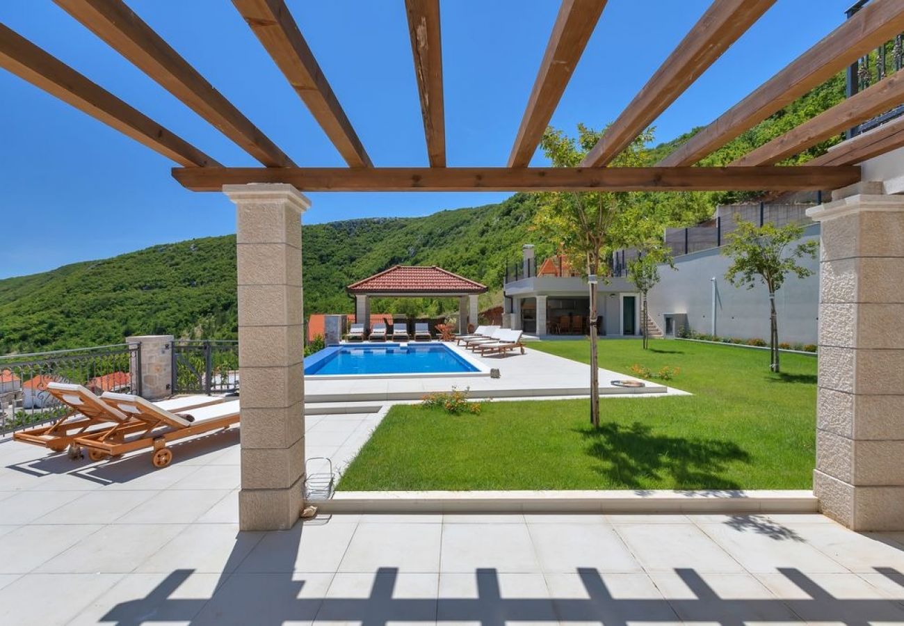 Casa en Imotski - Casa de vacaciones en Imotski con Terraza, Acondicionador, WIFI, Lavadora (4978-1)