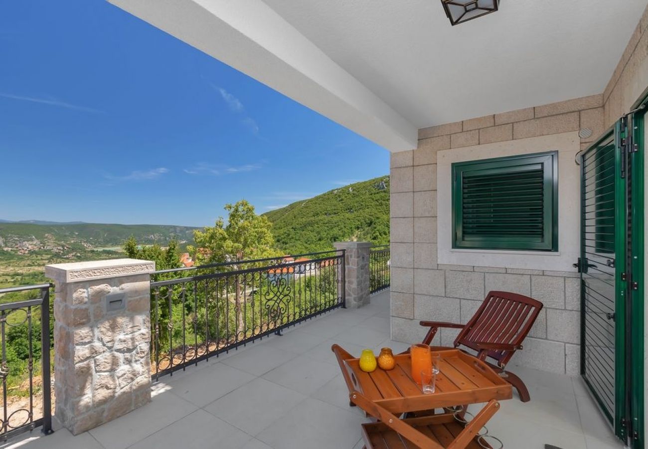 Casa en Imotski - Casa de vacaciones en Imotski con Terraza, Acondicionador, WIFI, Lavadora (4978-1)