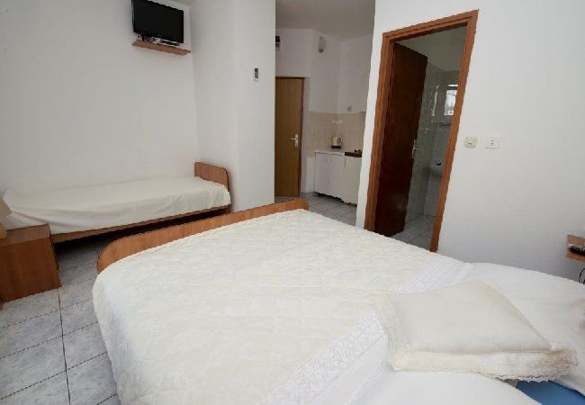 Estudio en Duce - Apartamento Estudio en Duće con Seaview, Balcón, Acondicionador, WIFI (132-7) Estudio en Duce - Apartamento Estudio en Duće con Seaview, Balcón, Acondicionador, WIFI (132-7)