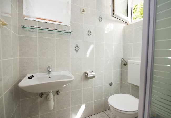 Estudio en Duce - Apartamento Estudio en Duće con Seaview, Balcón, Acondicionador, WIFI (132-7) Estudio en Duce - Apartamento Estudio en Duće con Seaview, Balcón, Acondicionador, WIFI (132-7)