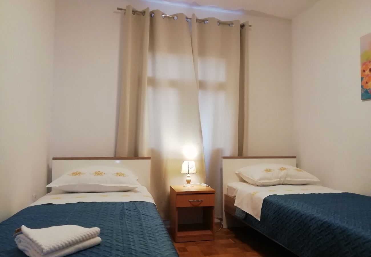 Apartamento en Nin - Apartamento en Nin con Loggia, Acondicionador, WIFI, Lavadora (4986-1)