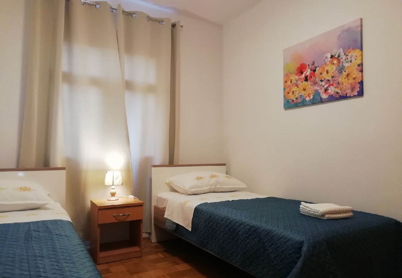 Apartamento en Nin - Apartamento en Nin con Loggia, Acondicionador, WIFI, Lavadora (4986-1)