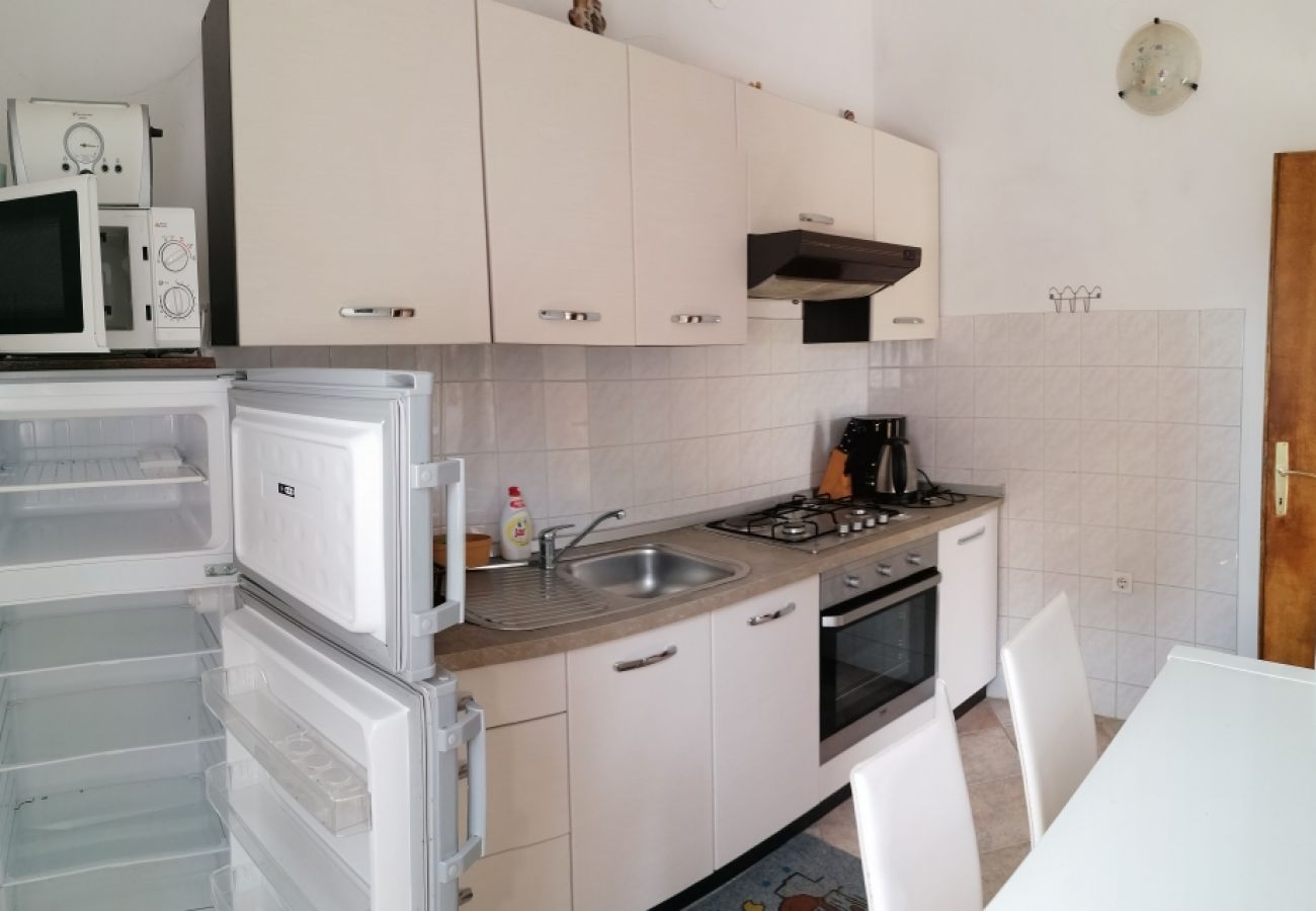 Apartamento en Funtana - Apartamento en Funtana con Terraza, Acondicionador, WIFI, Lavadora (4990-2)