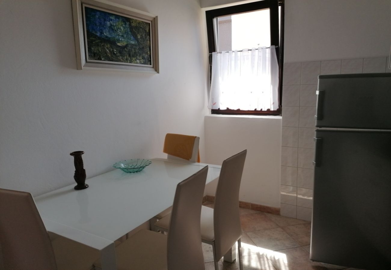 Apartamento en Funtana - Apartamento en Funtana con Terraza, Acondicionador, WIFI, Lavadora (4990-2)