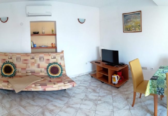 Apartamento en Funtana - Apartamento en Funtana con Terraza, Acondicionador, WIFI, Lavadora (4982-5) Apartamento en Funtana - Apartamento en Funtana con Terraza, Acondicionador, WIFI, Lavadora (4982-5)