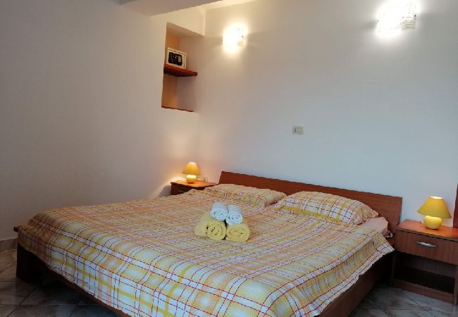 Apartamento en Funtana - Apartamento en Funtana con Terraza, Acondicionador, WIFI, Lavadora (4982-5) Apartamento en Funtana - Apartamento en Funtana con Terraza, Acondicionador, WIFI, Lavadora (4982-5)