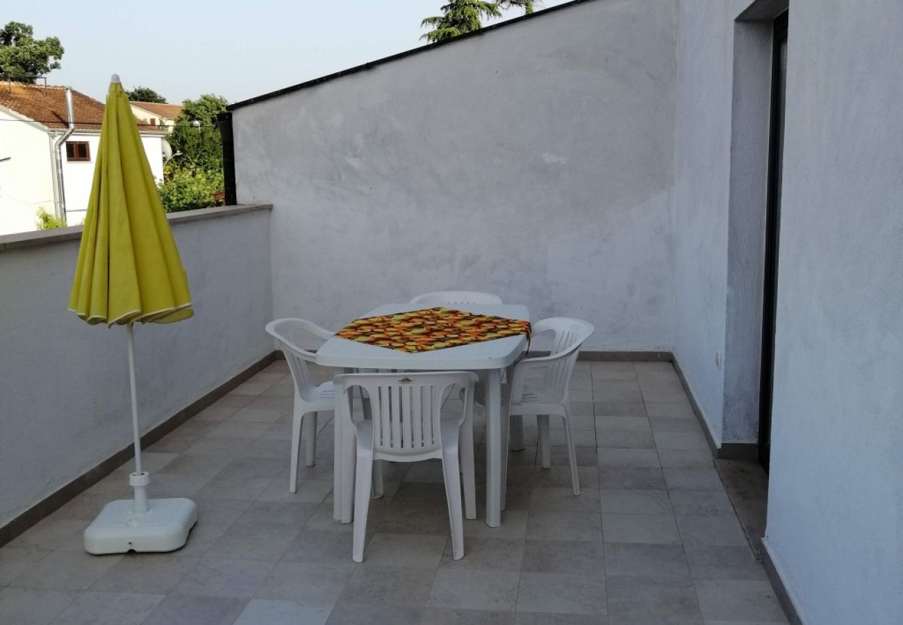 Apartamento en Funtana - Apartamento en Funtana con Terraza, Acondicionador, WIFI, Lavadora (4982-5)