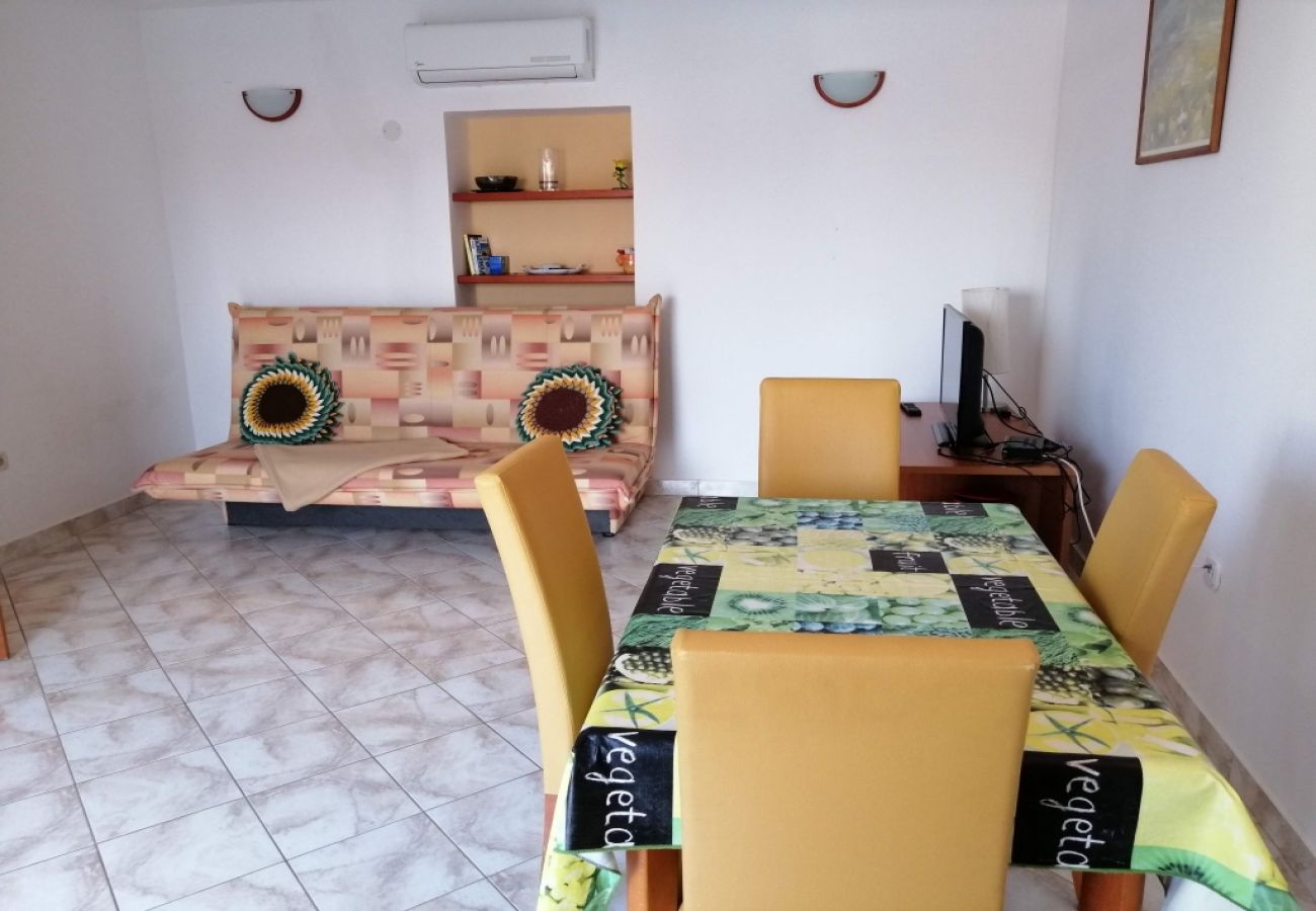 Apartamento en Funtana - Apartamento en Funtana con Terraza, Acondicionador, WIFI, Lavadora (4982-5)