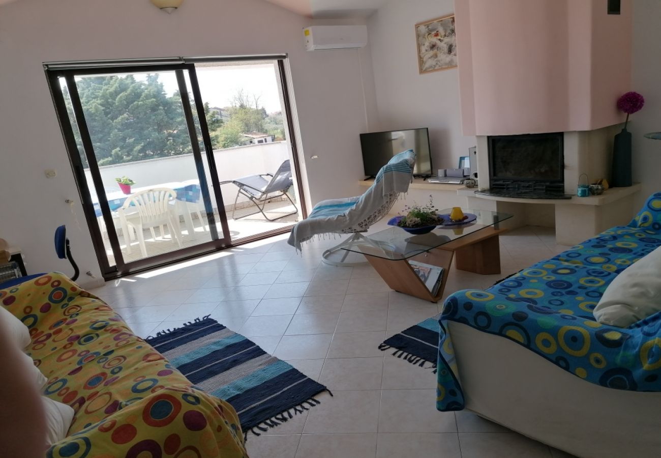 Apartamento en Funtana - Apartamento en Funtana con Balcón, Acondicionador, WIFI, Lavadora (4982-9)