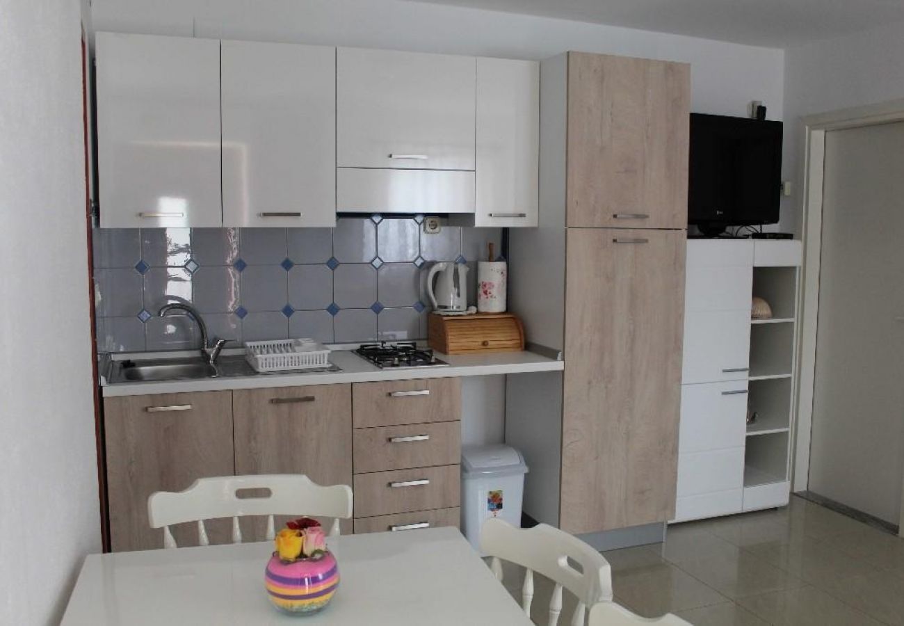 Apartamento en Tribunj - Apartamento en Tribunj con Terraza, Acondicionador, WIFI (5034-1)