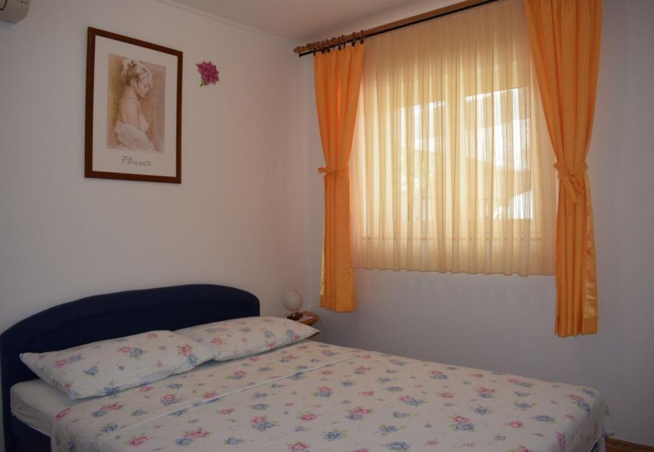 Apartamento en Tribunj - Apartamento en Tribunj con Terraza, Acondicionador, WIFI (5034-1)