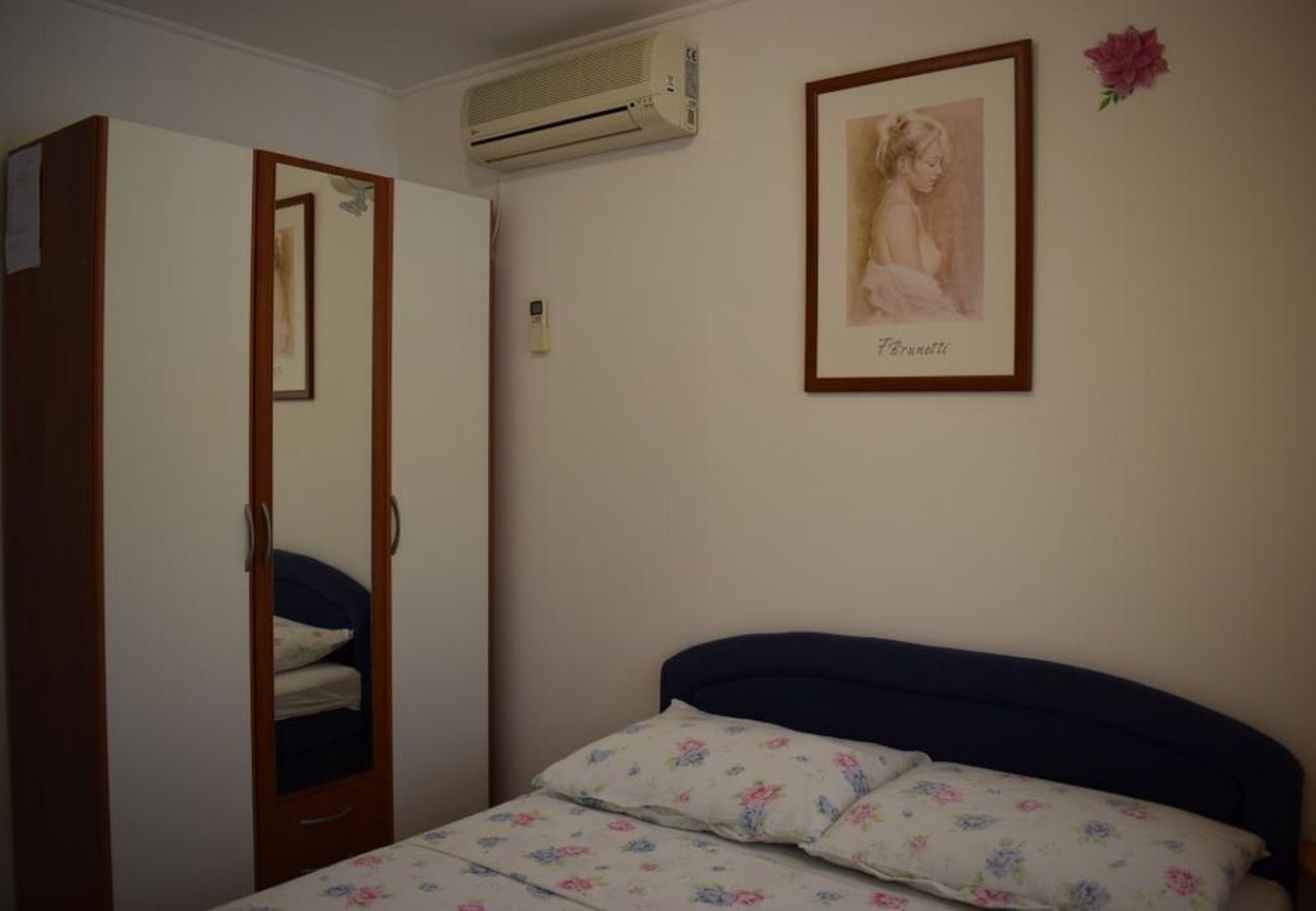 Apartamento en Tribunj - Apartamento en Tribunj con Terraza, Acondicionador, WIFI (5034-1)