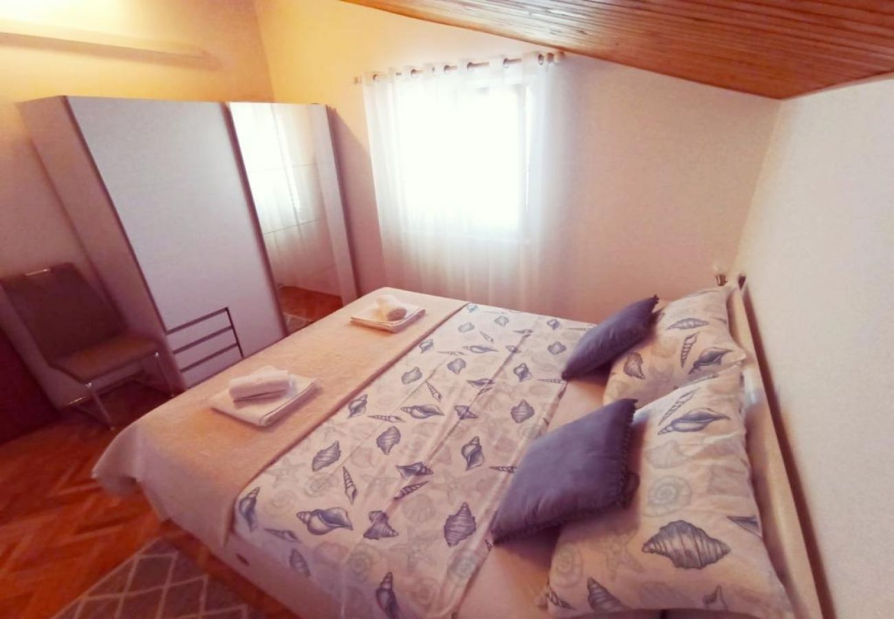 Apartamento en Okrug Gornji - Apartamento en Okrug Gornji con Seaview, Terraza, Acondicionador, WIFI (5045-1)