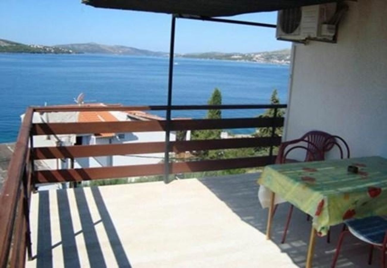 Apartamento en Okrug Gornji - Apartamento en Okrug Gornji con Seaview, Terraza, Acondicionador, WIFI (5045-1)