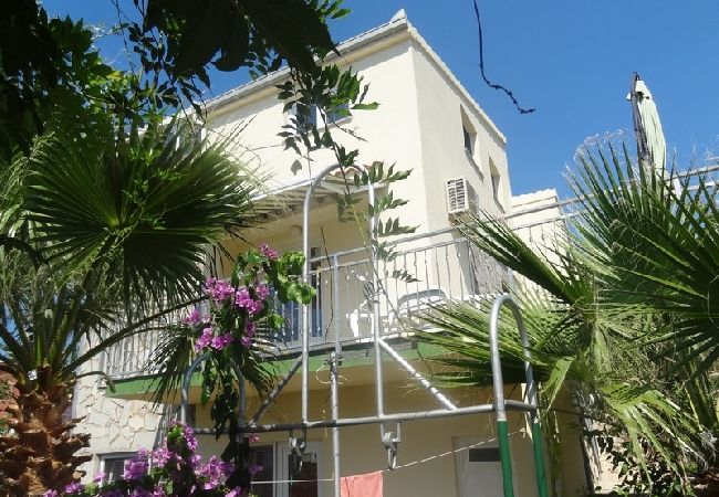 Apartamento en Okrug Gornji - Apartamento en Okrug Gornji con Seaview, Terraza, Acondicionador, WIFI (5046-1) Apartamento en Okrug Gornji - Apartamento en Okrug Gornji con Seaview, Terraza, Acondicionador, WIFI (5046-1)