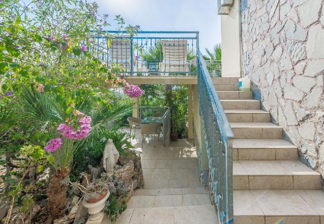 Apartamento en Okrug Gornji - Apartamento en Okrug Gornji con Seaview, Terraza, Acondicionador, WIFI (5046-1) Apartamento en Okrug Gornji - Apartamento en Okrug Gornji con Seaview, Terraza, Acondicionador, WIFI (5046-1)