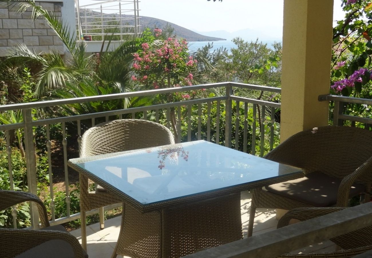 Apartamento en Okrug Gornji - Apartamento en Okrug Gornji con Seaview, Terraza, Acondicionador, WIFI (5046-1)