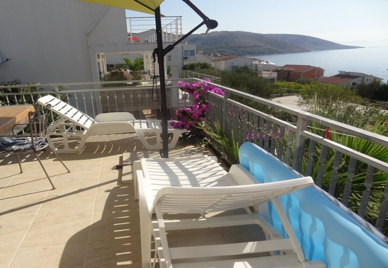 Apartamento en Okrug Gornji - Apartamento en Okrug Gornji con Seaview, Terraza, Acondicionador, WIFI (5046-2)