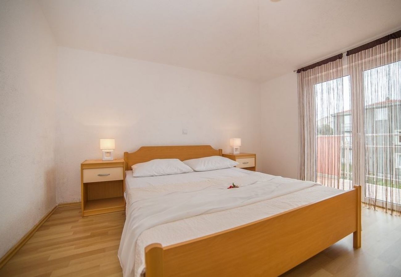 Apartamento en Okrug Gornji - Apartamento en Okrug Gornji con Seaview, Balcón, Acondicionador, WIFI (5048-5)