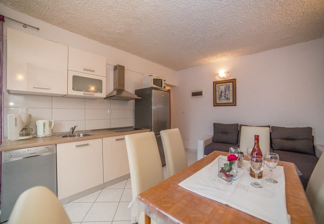 Apartamento en Okrug Gornji - Apartamento en Okrug Gornji con Seaview, Balcón, Acondicionador, WIFI (5048-4)