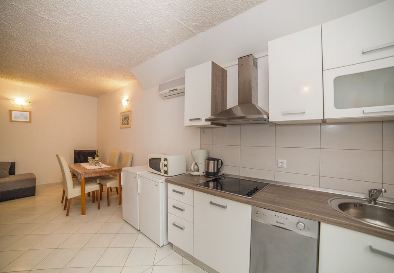 Apartamento en Okrug Gornji - Apartamento en Okrug Gornji con Terraza, Acondicionador, WIFI, Lavavajillas (5048-3)