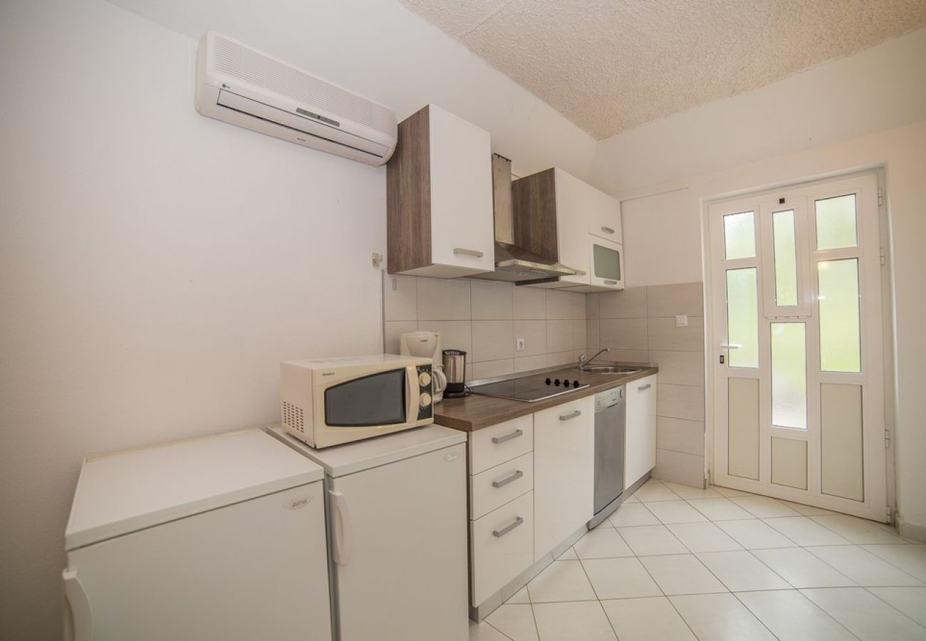 Apartamento en Okrug Gornji - Apartamento en Okrug Gornji con Terraza, Acondicionador, WIFI, Lavavajillas (5048-3)