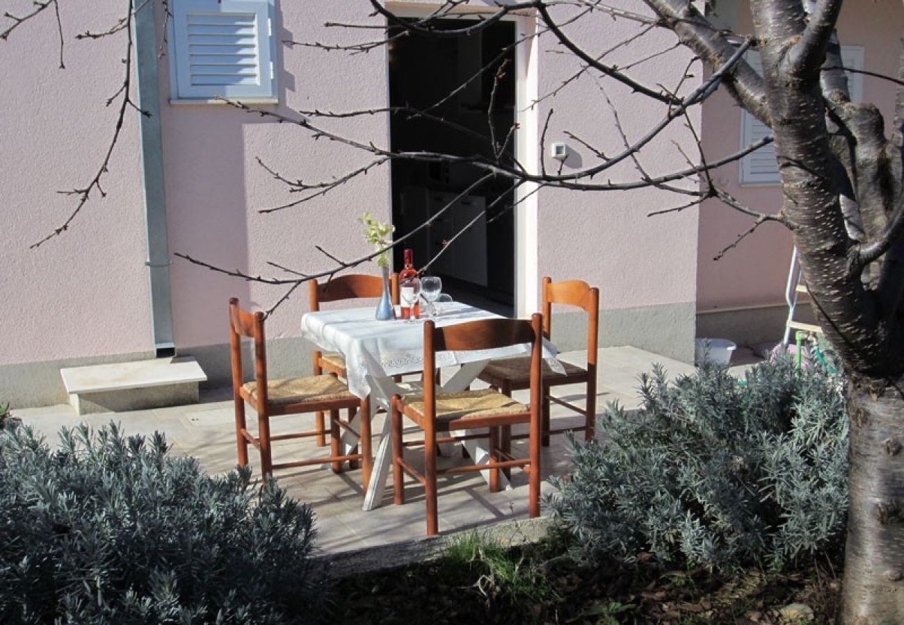 Apartamento en Okrug Gornji - Apartamento en Okrug Gornji con Terraza, Acondicionador, WIFI, Lavavajillas (5048-3)